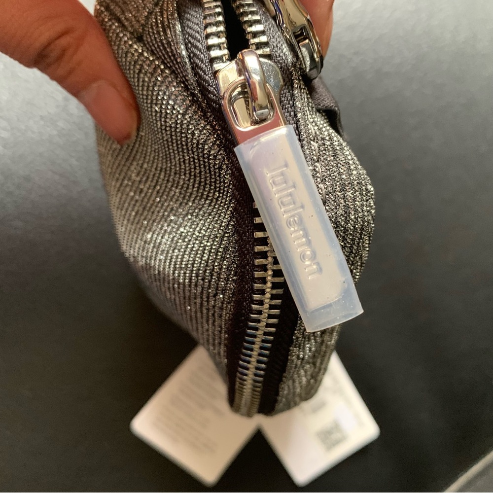 Lululemon Everywhere Belt Bag Nano Glitter - Picture 3 of 4